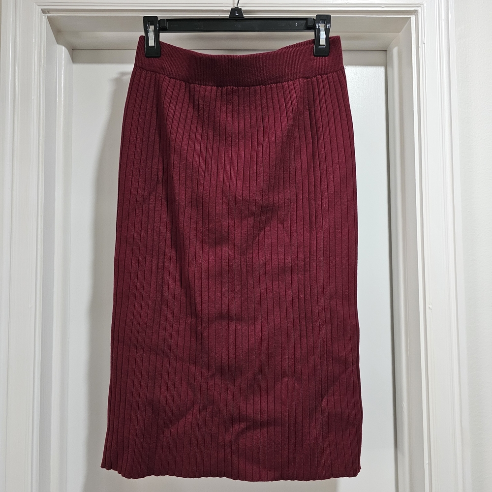 Chic Maroon Ribbed Pencil Skirt